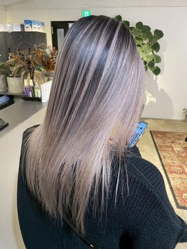 メリー オオサカ(Merly Osaka) white ash balayage