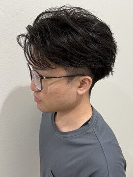 ヒュイル バイ ニアウ(Hwyl by Niau) メンズかきあげショートパーマツイストスパイラルパーマ刈り上げ