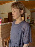 丸みショートにベージュハイトーン