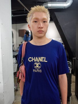 ピア ヤクイン(Pia Yakuin) ハイトーン　スパイキーショート