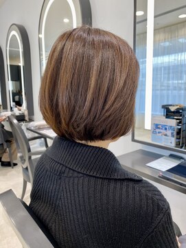 メゾンブラン 川西阪急店(Maison Blanc) 柔らかレイヤーボブ × 艶ベージュ