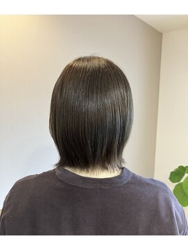 リポゾ(Riposo.) ブリーチなしブルーアッシュ・肩上くびれヘア