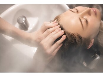 ヘアアンドフェイシャル ヴィトリーノ(Hair & Facial Vitrine)の写真/【目的別に選べる3つのヘッドスパ】認定スパニスト×YUMEの贅沢スパで,吸い込まれる様な極上の心地良さを―