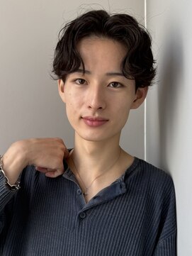 トリッカ シブヤ(TRICCA SHIBUYA) メンズカットパーマフェザーニュアンス毛流れセンターパート渋谷