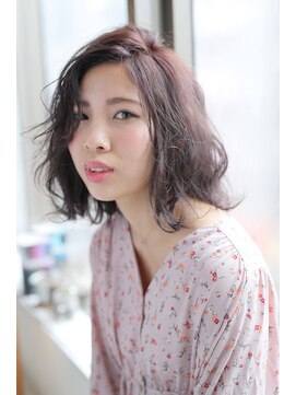 ソーホー ニューヨーク シズオカ(SOHO newyork SHIZUOKA) ラフな無造作ウェーブが大人かわいいミディ