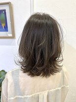 アミトヘアアンドサロン(amito hair&salon)&nbsp;ふんわりくびれフォルム/ミディアムレイヤー/オリーブグレージュ