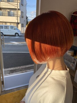 ホワイト(WHITE HAIR@NICOLA) ショートボブ×ビビットオレンジ