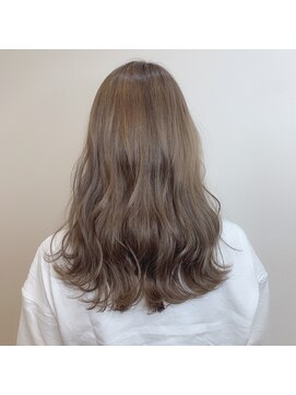 アニータバイガネイシャ(Aujua anita by ganesha) ホワイトベージュ×くすみベージュ20代30代40代