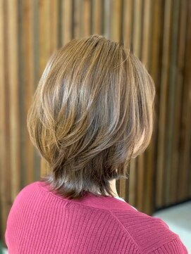 クオリス 上福岡店(QUALIS) 外ハネ/30代40代50代/くびれ/レイヤーカット/ミディアム/小顔