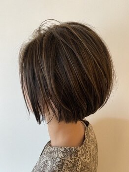 ヘアー スニップ(hair snip)の写真/【上桂駅徒歩5分】"隠す"白髪染めから"魅せる"グレイカラーへ★白髪を活かしたデザイン提案もオススメ♪