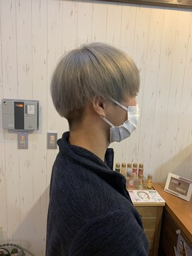 ララ(LALA) マッシュショート　ハイトーン　シルバー