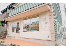 ラグジュアリーサロン ウィッシュ(Luxury Salon Wish)の雰囲気（国領駅から徒歩3分、店頭に駐輪OKです [髪質改善/縮毛矯正] ）