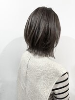 リム(Lim)&nbsp;グレージュカラーの暗髪ボブ