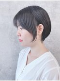 =耳かけショートボブ丸みショート前下がりショートボブ前髪あり