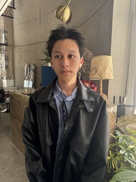 ソーレ(sole) yosuke 長めスパイキーショートパートスタイル