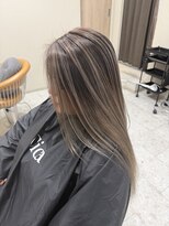 シカ 神戸三宮元町店(Cica)&nbsp;デザインカラー ブリーチ シャドールーツ ハイライト 三宮