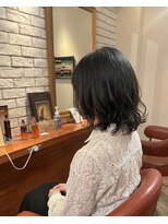 ヘアメイク フレンシア(hair make flencia)&nbsp;自然なウェーブ感と柔らかさが魅力のミディ【412スタイル】