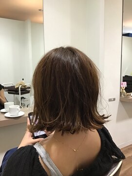 ヘアアンドメイク ブランシュ(HAIR&MAKE BLANCHE) 切りっぱなしハイトーンカラー