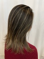 オーリーヘアー(Olliy hair)&nbsp;外ハネミディアム/カーキベージュ/レイヤーロング/30代40代50代