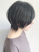 ステア ケース(stair case)&nbsp;黒髪外ハネショートウルフ20代30代髪型　大人ウルフカット