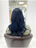 強めのネイビーブルー