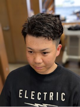 グラスヒビキ 刈り上げグラデーションパーマ