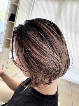 ミーティア バイ クアトロ(Meteor By QUATRO) シャドウルーツ　ボブ