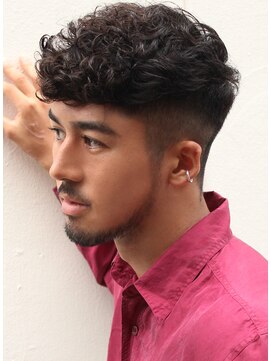 ジジバイワースホワイル(jiji by WORTH WHILE) 刈り上げセンターパートサーフカールフェザーパーママレットヘア