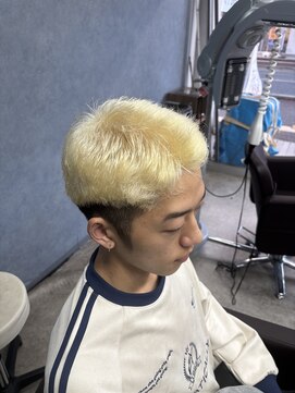 抜きっぱなしブロンド×ショートスタイル