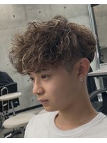 イーラ アメ村店(era)&nbsp;スペインカール　ツイストスパイラル眉カットメンズパーマ