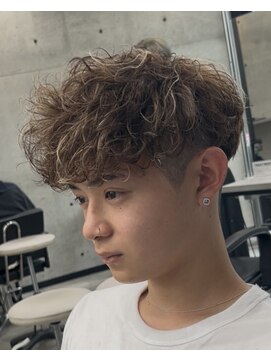 イーラ アメ村店(era) スペインカール　ツイストスパイラル眉カットメンズパーマ