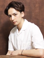 センター分けツーブロックショート