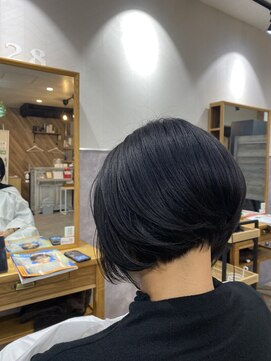 ミツバ(328) 前下がりミニボブ