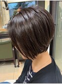 大人可愛い 前下がりショートボブ ナチュラルブラウン 艶感◎