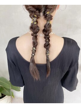 ヌール(Nuru) ツイン編みおろし