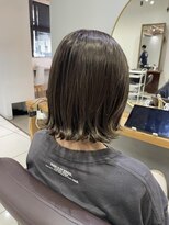 エピ(epi)&nbsp;白髪ぼかしハイライトの外はねボブ