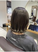 白髪ぼかしハイライトの外はねボブ