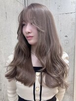 サンク 原宿 表参道(cinq) 顔周りレイヤーくびれミディアムレイヤーカットヘーゼルベージュ