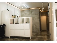 パル(PAL)の雰囲気（白とグレーを基調とした洗練された空間です★）