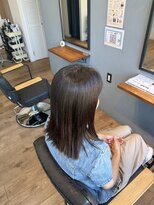 レアレア ヘアアンドライフ(LeaLea)&nbsp;ミルクティーブロンド/ダークブルー/デジタルパーマ/伊丹