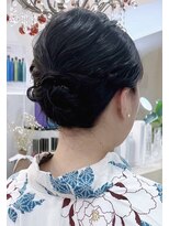 オフ(off)&nbsp;和装ヘアセット×浴衣着付け｜シニヨンアレンジ｜訪問着ヘア