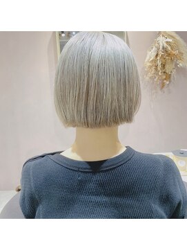 ティル(till) 【till_kayama】ホワイトベージュ + 切りっぱなしボブ