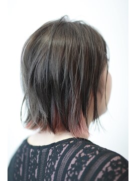 ノンスタイルノンコンセプト 美容室(Nostyle‐Noconcept) インナーハイライト、切りっぱなしボブ