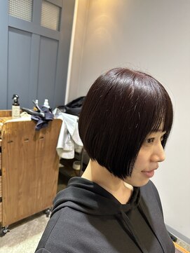 大人可愛いショートボブ　ぱっつん前髪髪質改善　ネイビーグレー