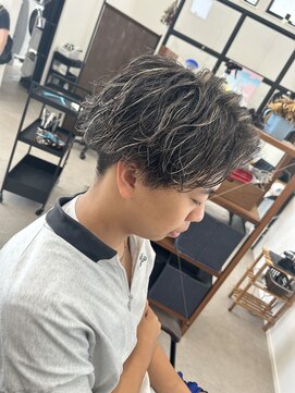 トルペヘアデザイン(Tolpe hair design) メンズツイストスパイラルパーマ、ハイライトカラー