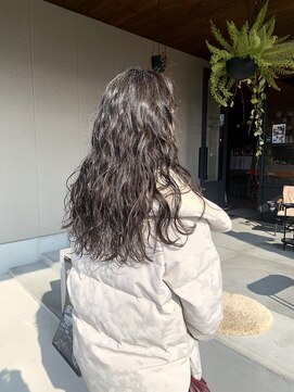 ラソ プエルト(LAZO puerto) 外国人風くるくるパーマ