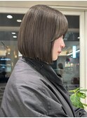 ミニボブ切りっぱなし丸型卵型オリーブグレージュ透明感縮毛矯正