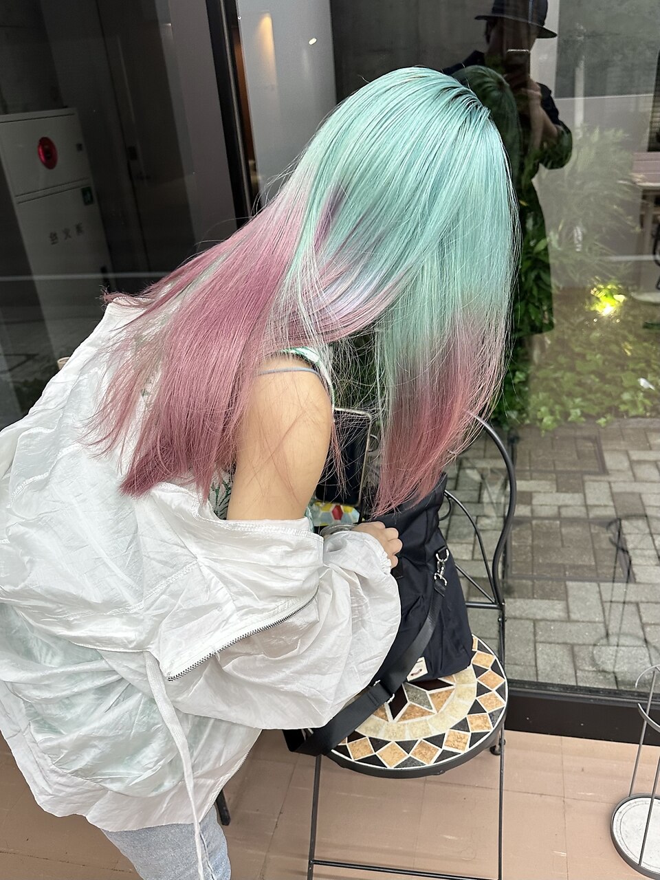 夏のトレンドミントグリーンとうすピンクのグラデーションカラー