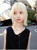 ホワイトブロンドショートボブレイヤー