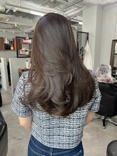 アット(at...) レイヤーカット　グレージュ